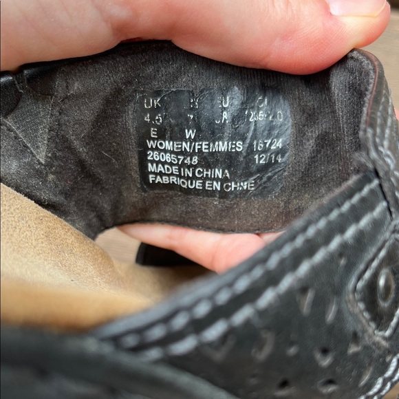 Y2K Clarks Collection Casual Black Wedge Sandal with Stitching Detail - Size 7 - Picture 13 of 15